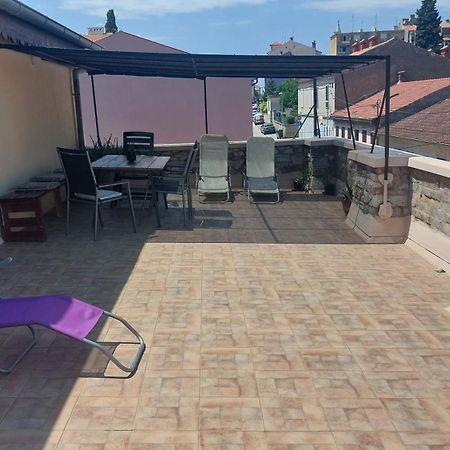 Apartment In Centre With Huge Terace Pula Exteriér fotografie