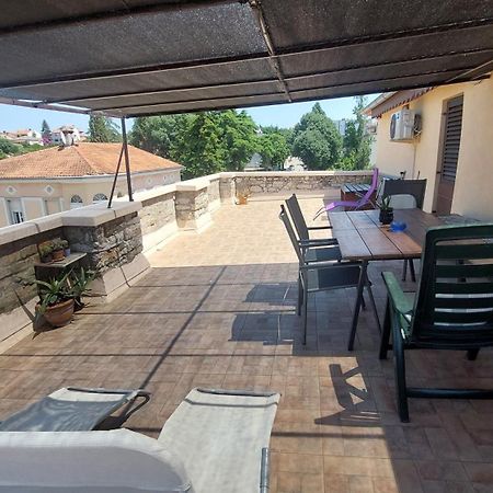 Apartment In Centre With Huge Terace Pula Exteriér fotografie
