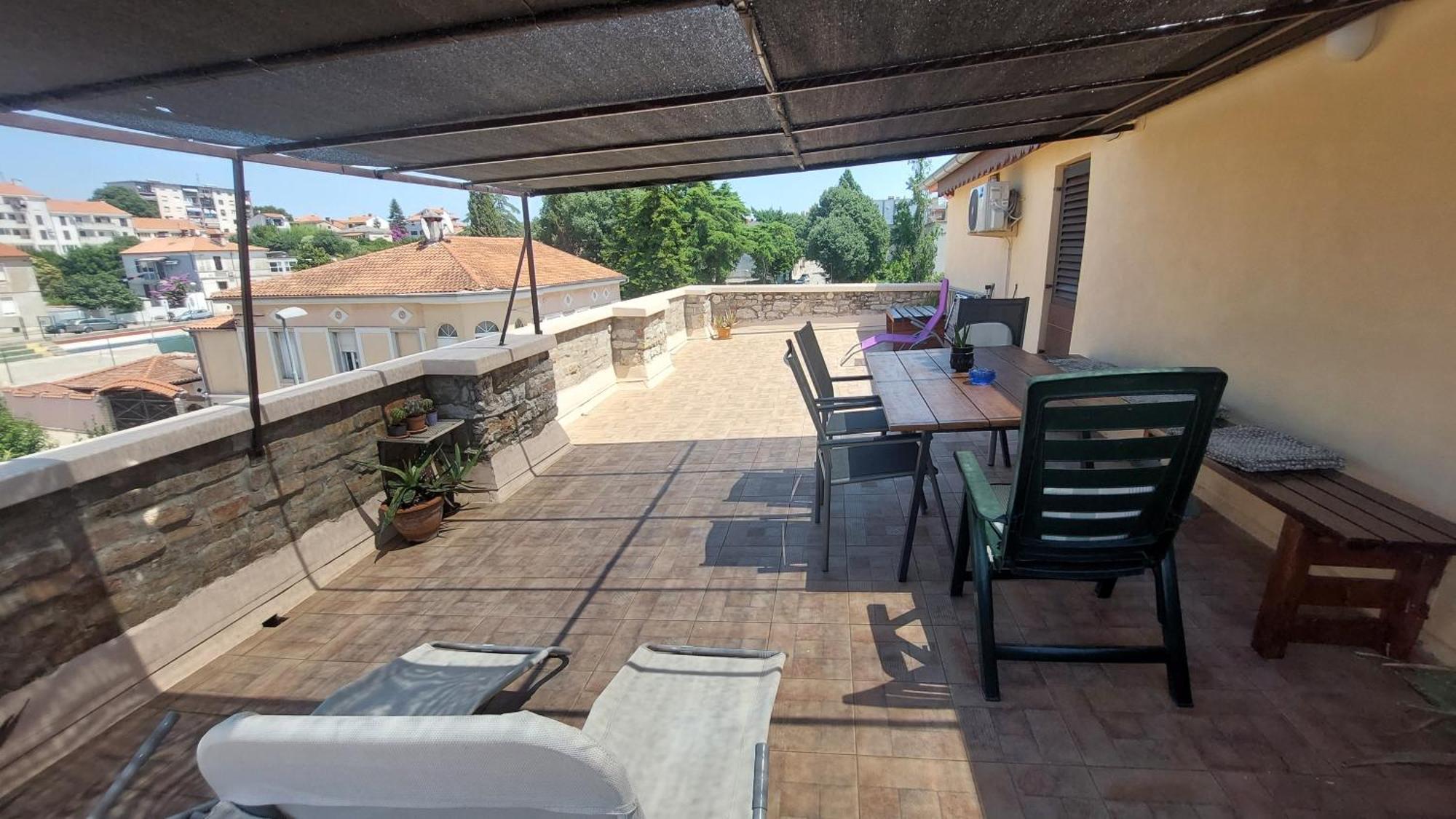 Apartment In Centre With Huge Terace Pula Exteriér fotografie